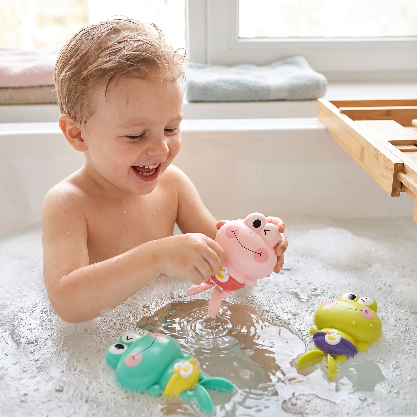 Cute Wind-Up Swimming Frog Bath Toy for Kids